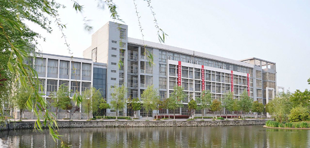 扬州工业职业技术学院 - 最美大学