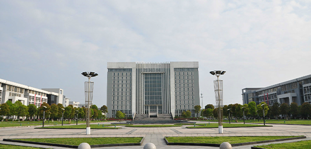 扬州工业职业技术学院 - 最美大学