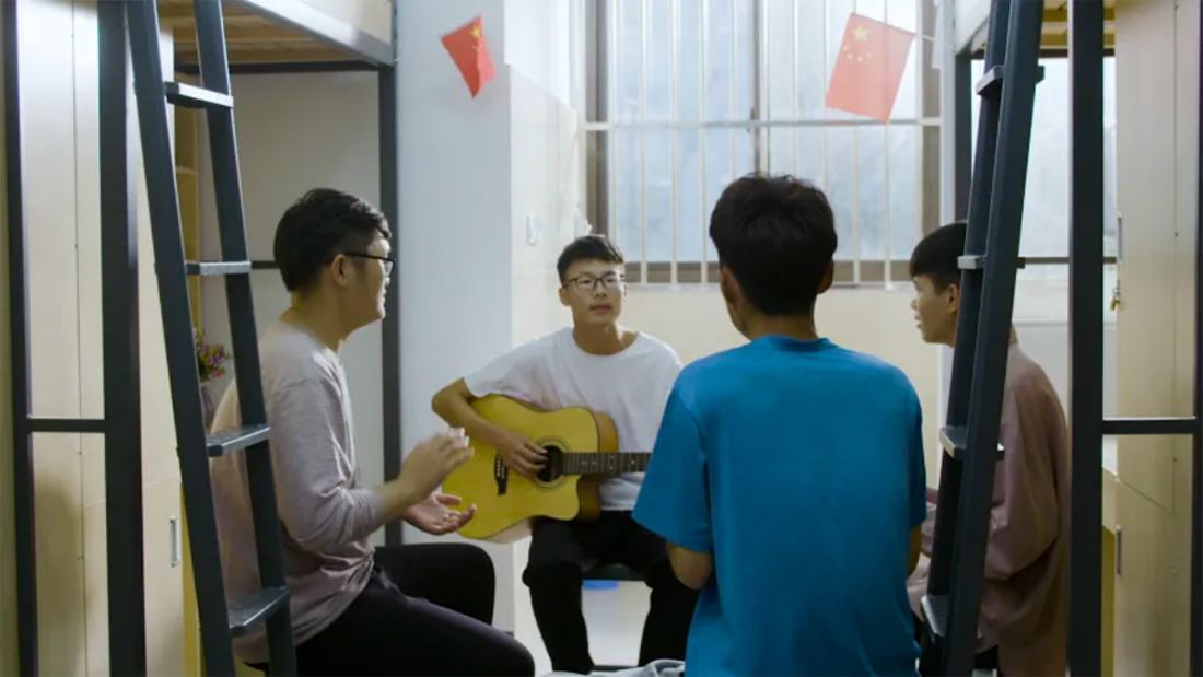 学生生活区由梅、兰、竹、菊四栋书院组成