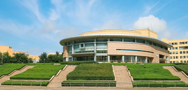 青岛大学 - 最美大学