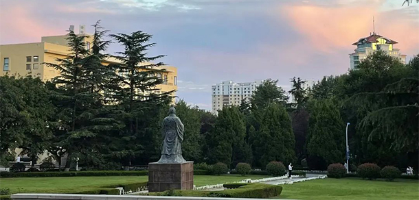 青岛大学 - 最美大学