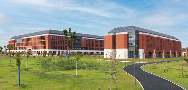 中原科技学院 - 最美大学