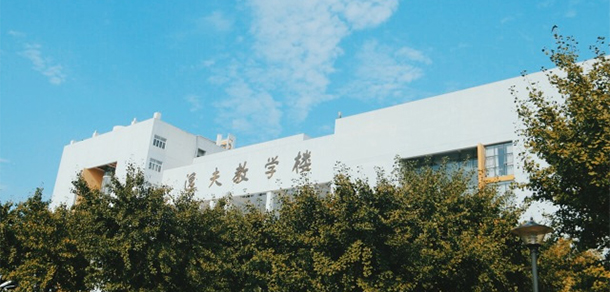 「 珍惜自己最美好的时光,珍惜时下,放肆而不张扬的青春年华! 」 流金歲月