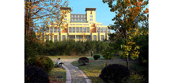 江汉大学 - 最美大学