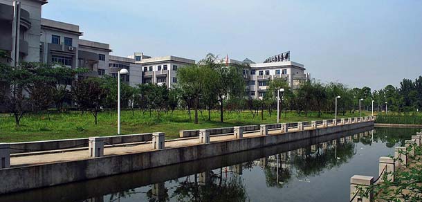武汉华夏理工学院