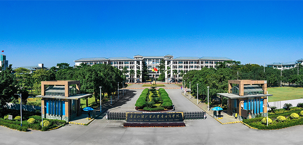 大學校志：校名、校标、校訓、校徽、校旗、校歌