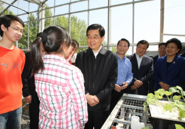 胡锦涛在北京大学考察 