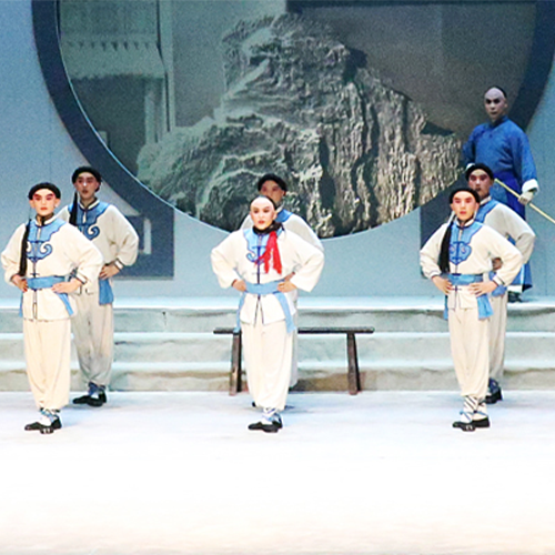 北京戏曲艺术职业学院 - 追求卓越，逐光前行