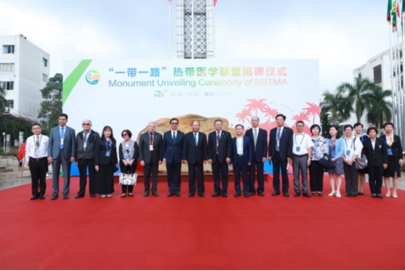 发起成立“一带一路”热带医学联盟
