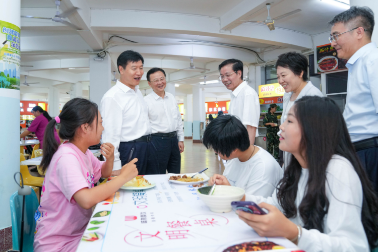 2023年9月，省长刘小明到我校调研指导工作