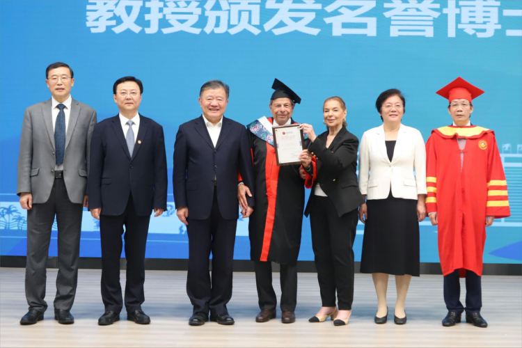 莅临我校指导工作