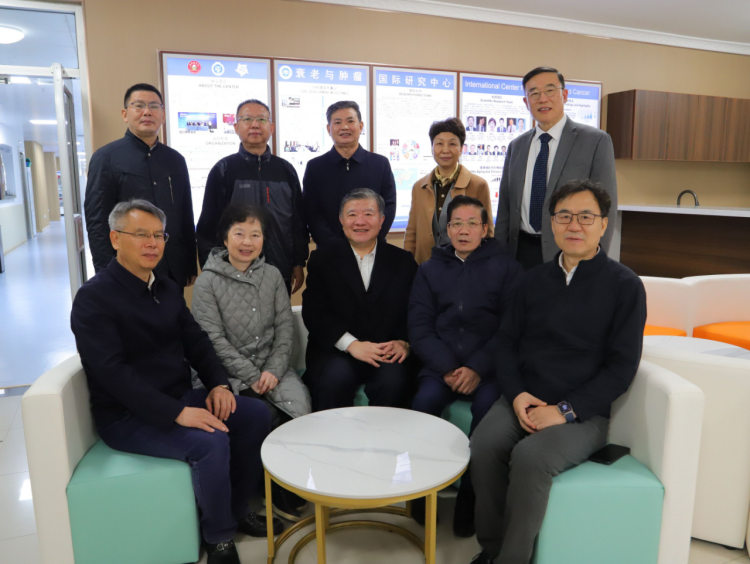 陈竺院士一行莅临我校视察调研