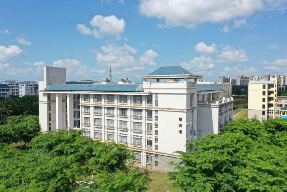 琼台师范学院