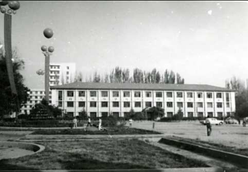 八十年代学校校园 