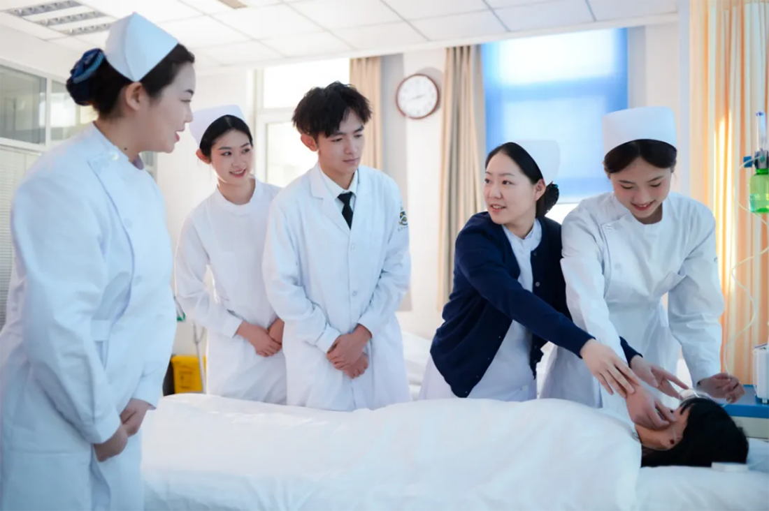 专注全生命周期健康管理领域的大学