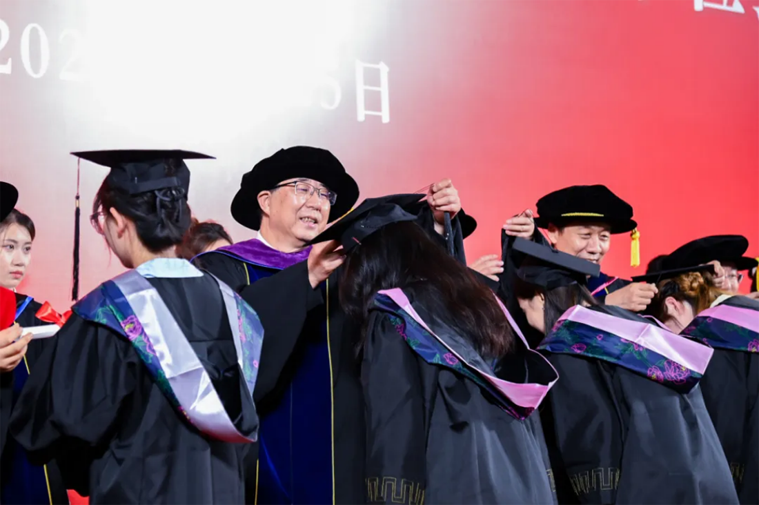 再见，小何——辽宁何氏医学院