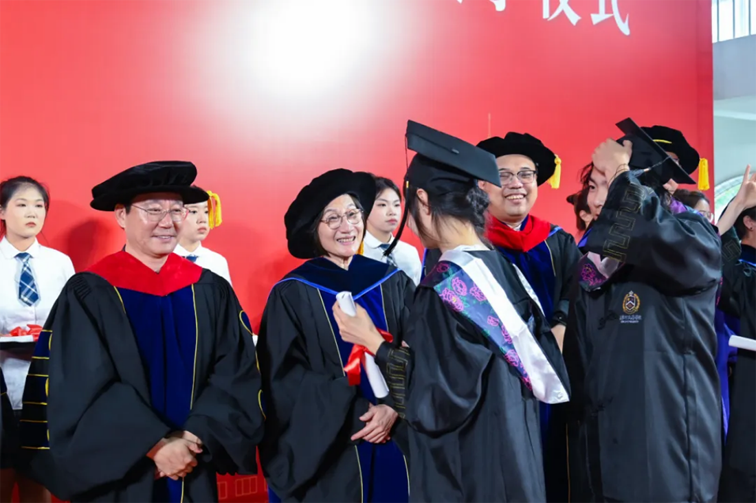 再见，小何——辽宁何氏医学院