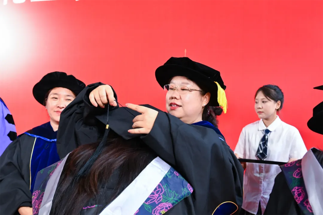 再见，小何——辽宁何氏医学院