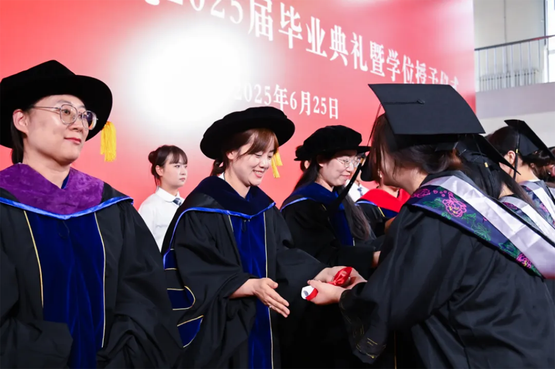 再见，小何——辽宁何氏医学院