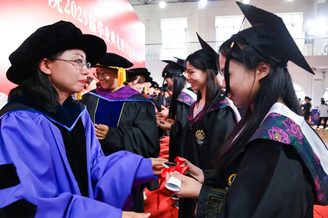 再见，小何——辽宁何氏医学院