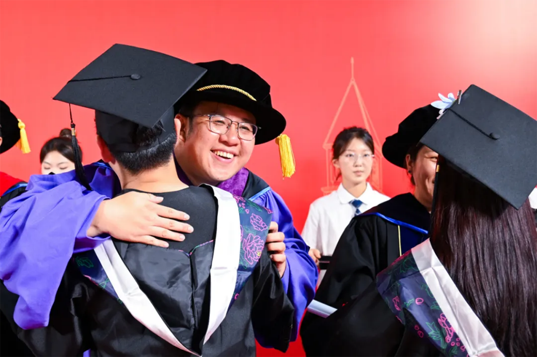 再见，小何——辽宁何氏医学院