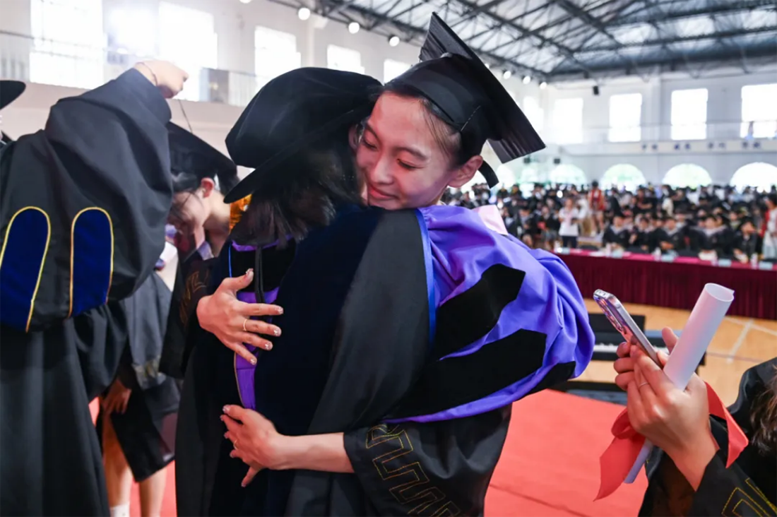 再见，小何——辽宁何氏医学院