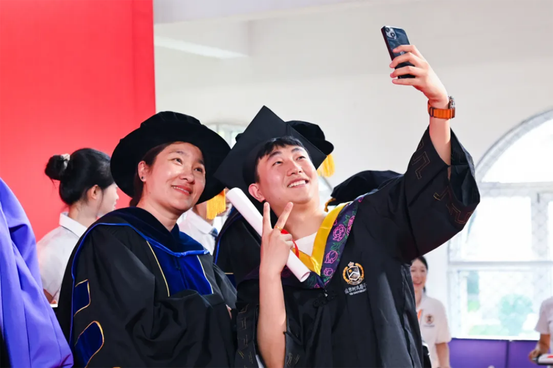 再见，小何——辽宁何氏医学院