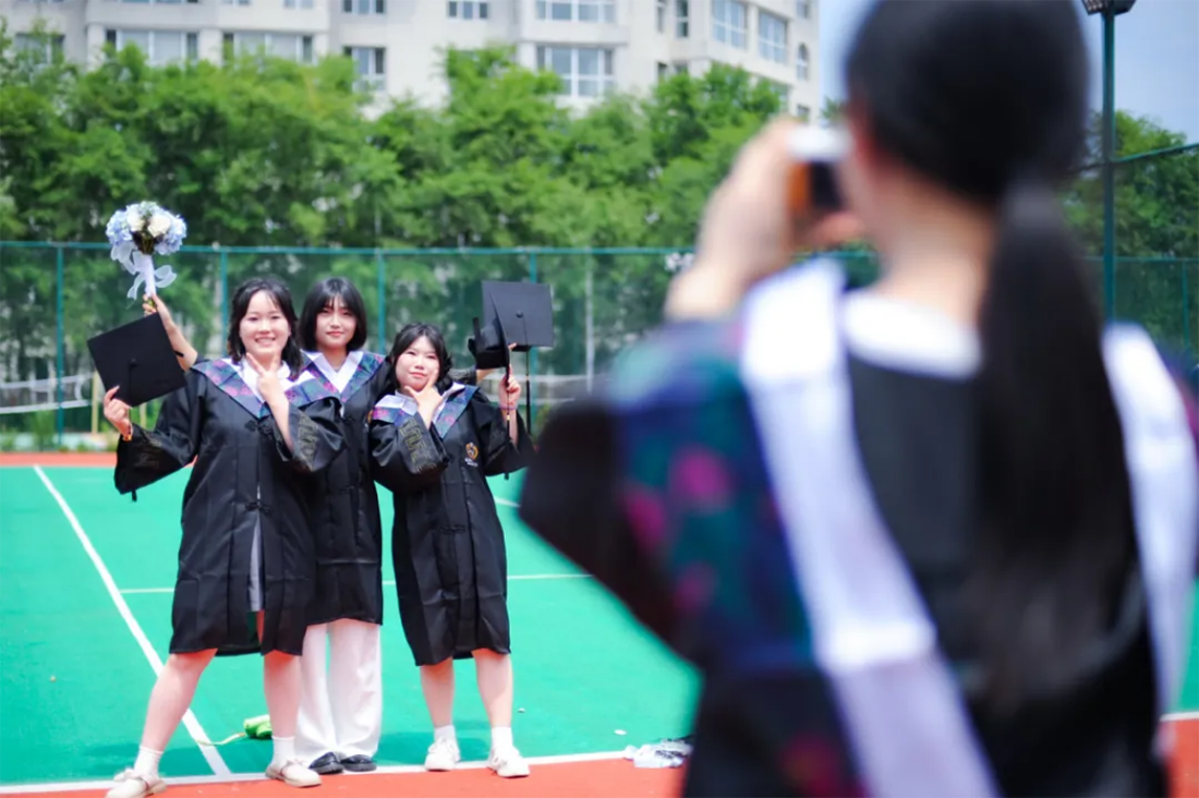 再见，小何——辽宁何氏医学院