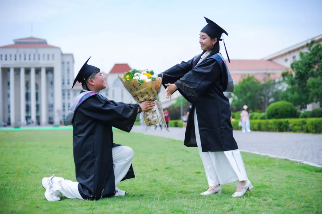 再见，小何——辽宁何氏医学院