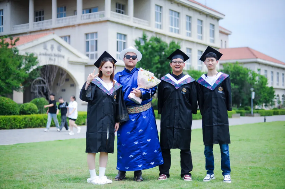 再见，小何——辽宁何氏医学院