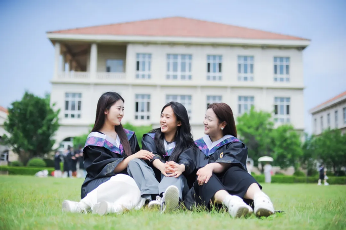 再见，小何——辽宁何氏医学院