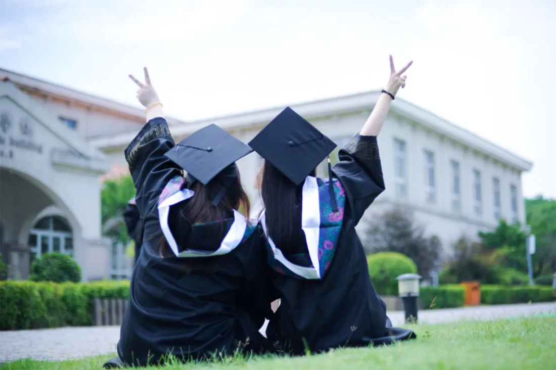 再见，小何——辽宁何氏医学院