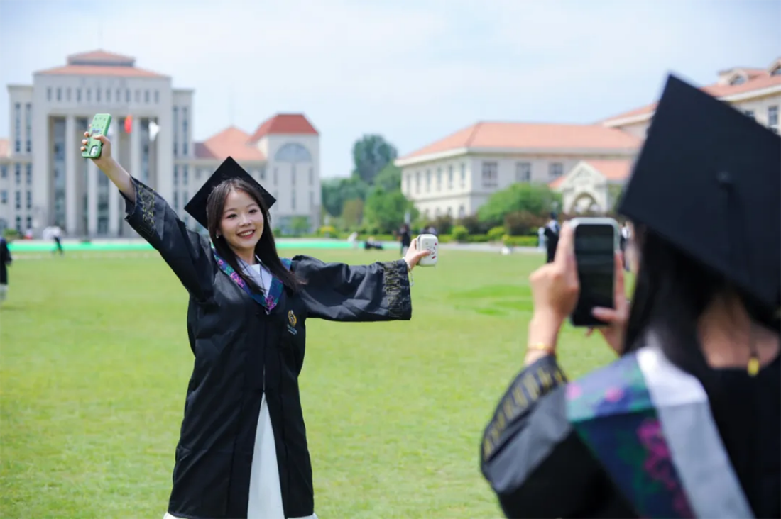 再见，小何——辽宁何氏医学院