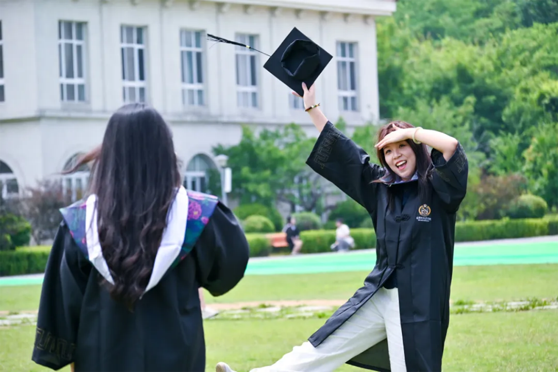 再见，小何——辽宁何氏医学院