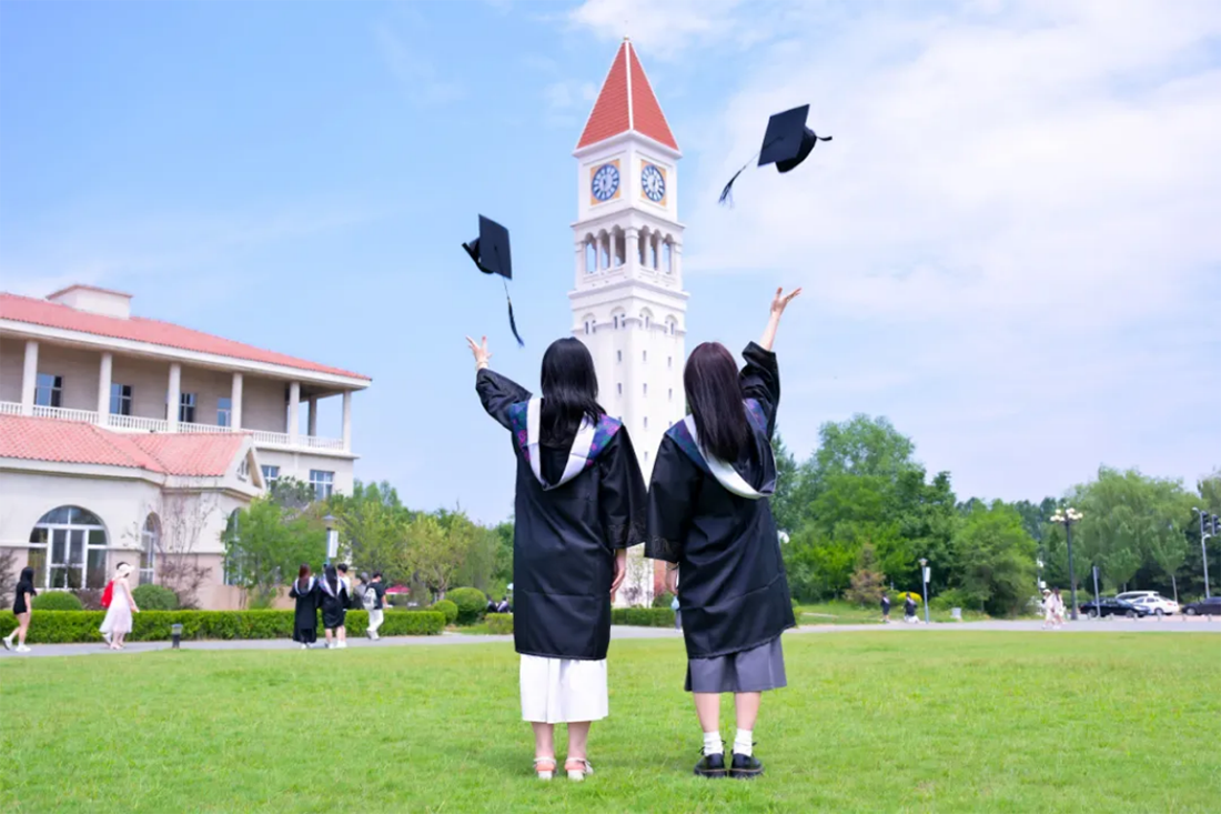 再见，小何——辽宁何氏医学院