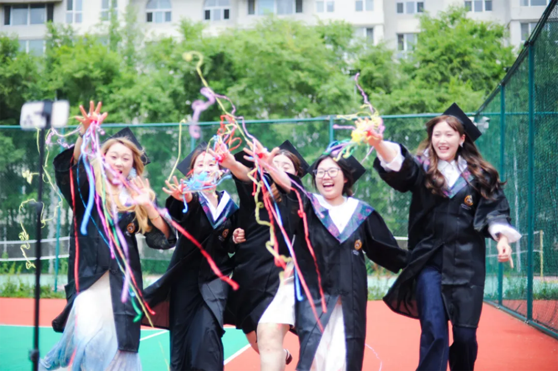 再见，小何——辽宁何氏医学院