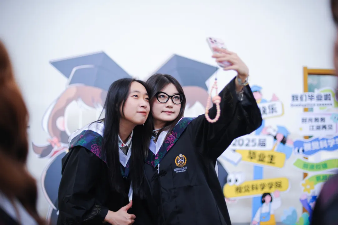 再见，小何——辽宁何氏医学院