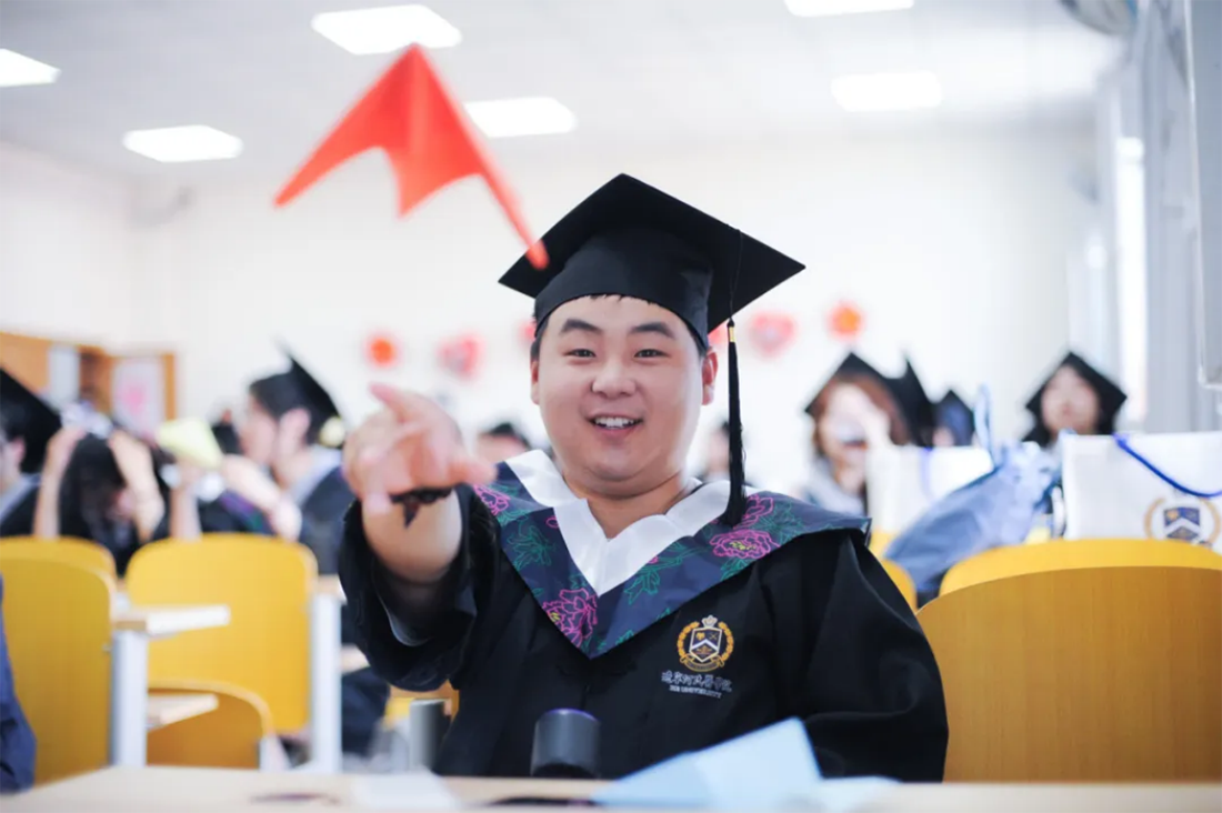 再见，小何——辽宁何氏医学院