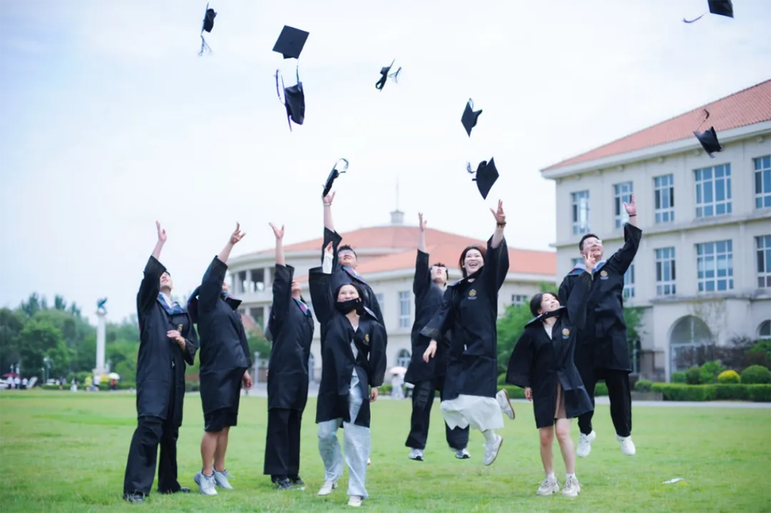 再见，小何——辽宁何氏医学院