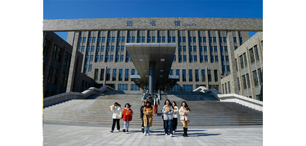 辽宁传媒学院 - 最美大学