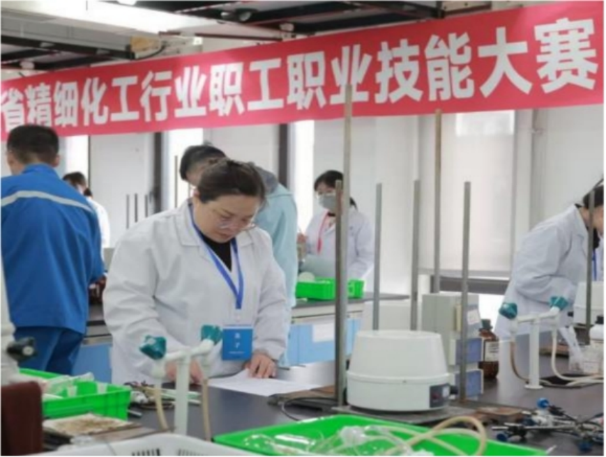 教师参加辽宁省精细化工行业职工技能大赛