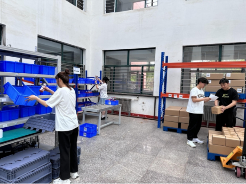 学生进行课程实训