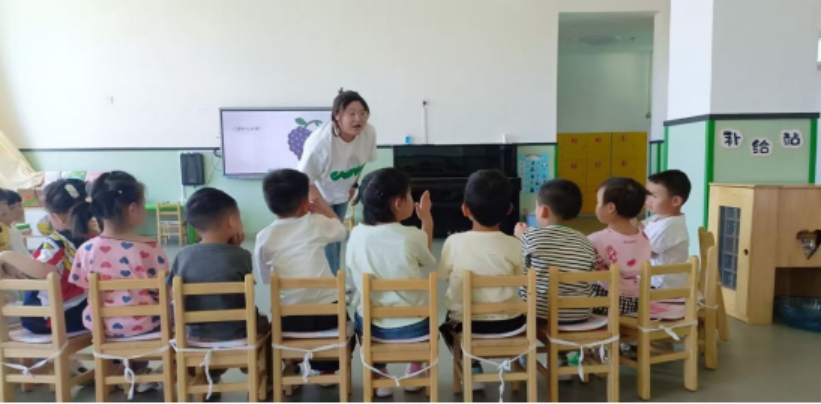 毕业生工作场景