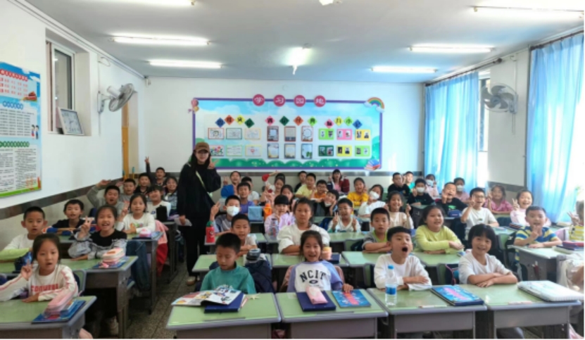 学生参加校外学校实训