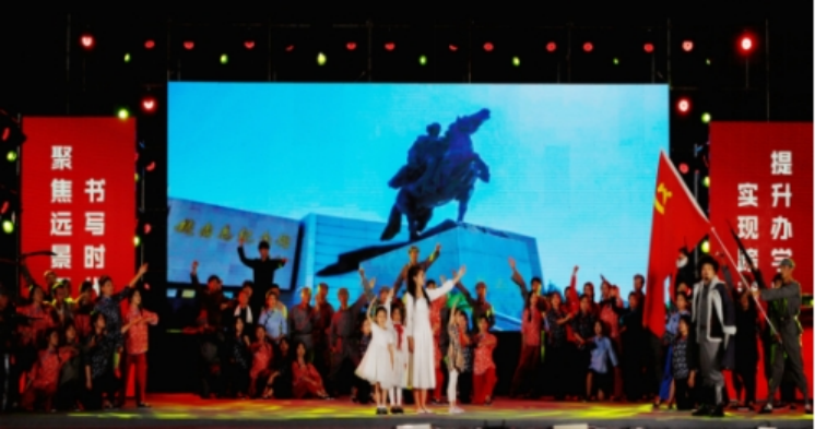 学生参加文艺演出