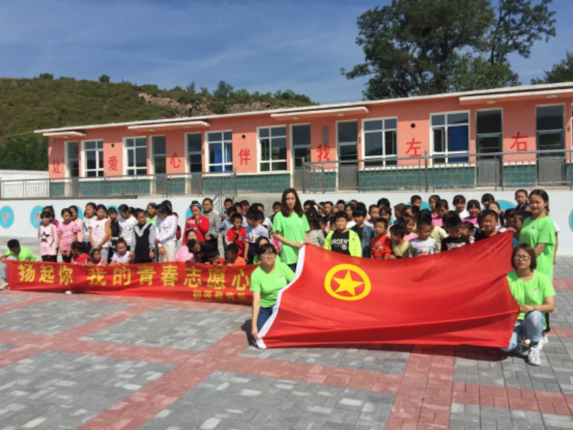 小学教育专业大学生青年志愿者在羊山镇希望小学支教