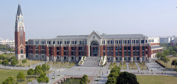华东政法大学 - 最美大学